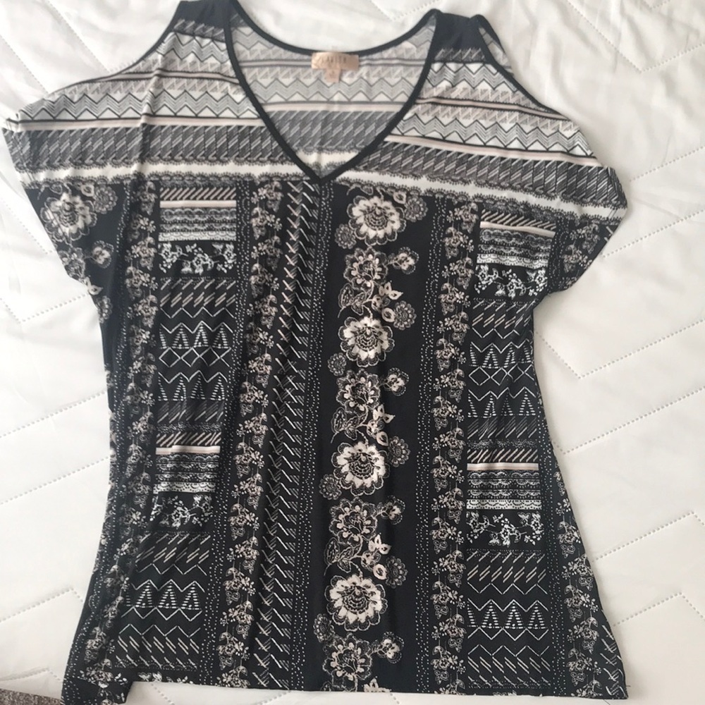 Women’s Cold Shoulder V-Neck Top size small
